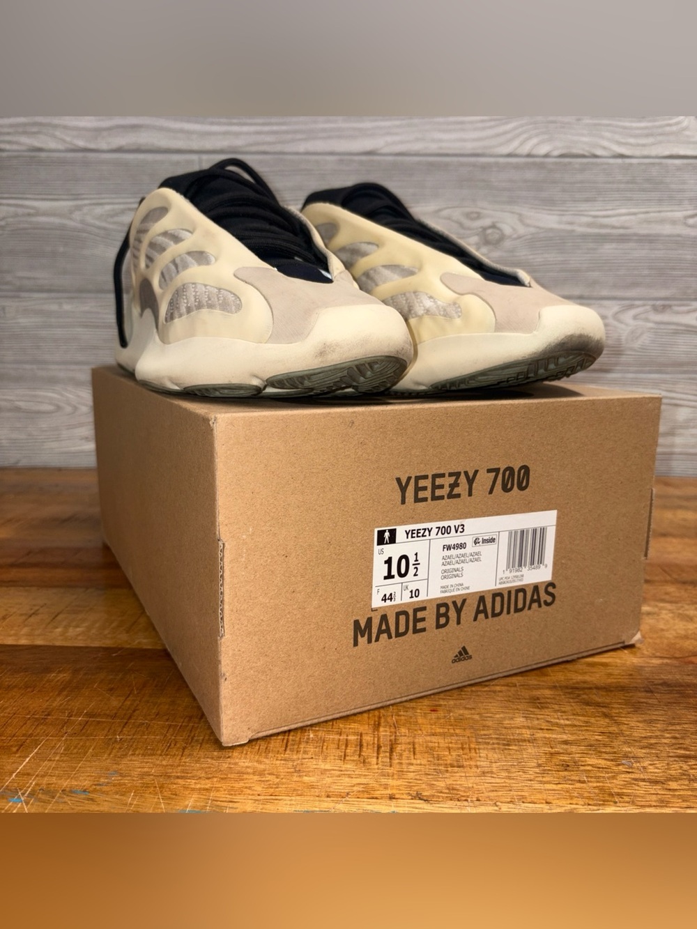 adidas Yeezy Boost 700 V3 Azael Men's Size 10.5 US FW4980 Sneakers White Cream